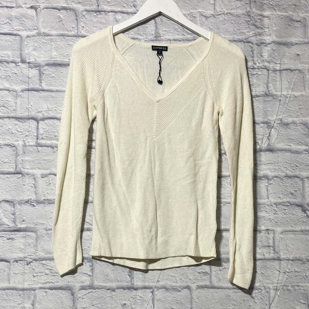 Express Cream V-Neck Long Sleeve Top